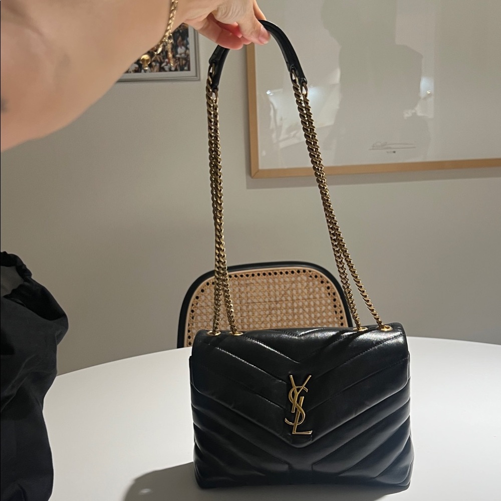 Saint Laurent - Loulou Small Leather Shoulder Bag - Black - Picture 10 of 15